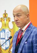 Олег Новиков