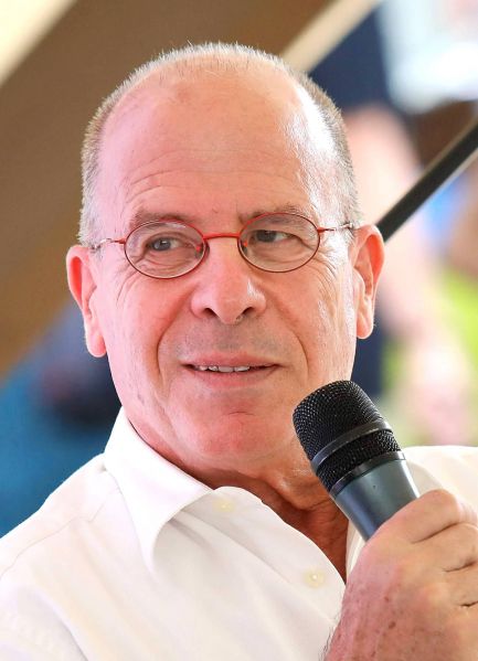 Файл:Meir SHalev.jpg
