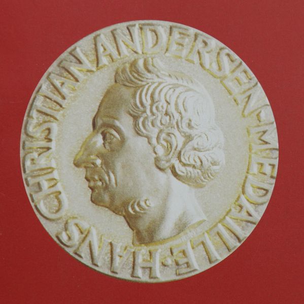Файл:Zolotaya medal H K Andersena.JPG