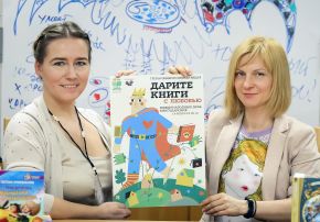 Писательница Светлана Кривошлыкова и художник Эн Поли