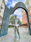 Булат Окуджава / Памятник на Ст. Арбате