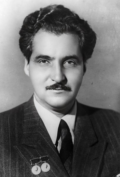 Файл:Konstantin-Simonov.jpg